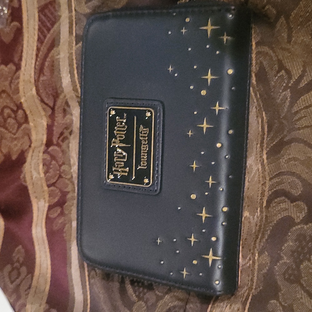 Harry potter hp loungfly wallet tagged wrapped from Disney diagon alley love ❤️ - Picture 2 of 9